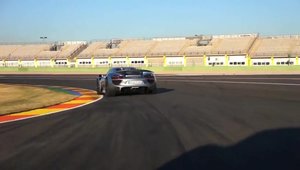 Porsche 918 Spyder ne invita la o portie de drifturi in cel mai nou test de la Chris Harris