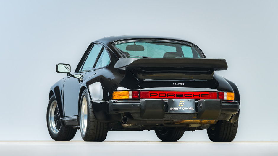 Porsche 930 Turbo cu 11.979 de kilometri la bord