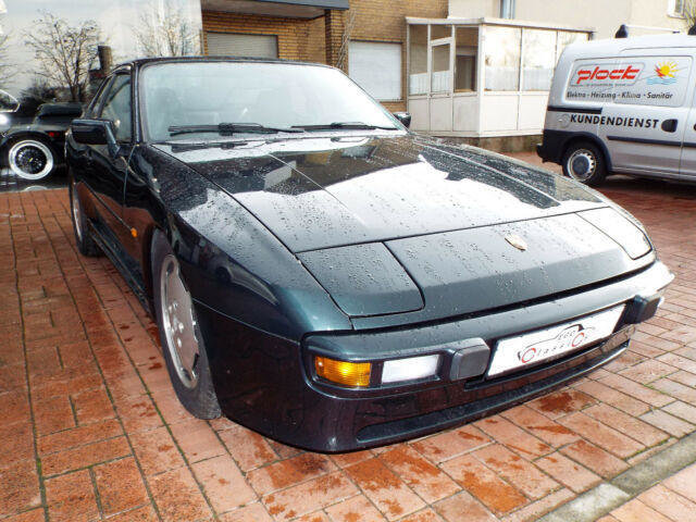 Porsche 944