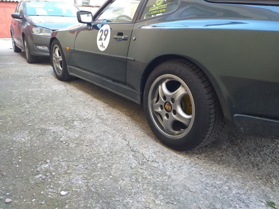 Porsche 944