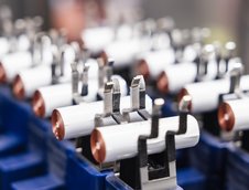 Porsche a cumparat de la Varta o companie care produce baterii cilindrice de inalta performanta
