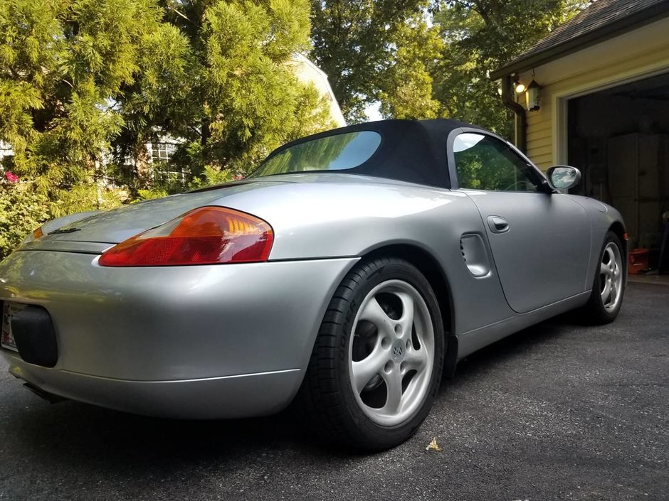 Porsche Boxster la 5.800 de dolari