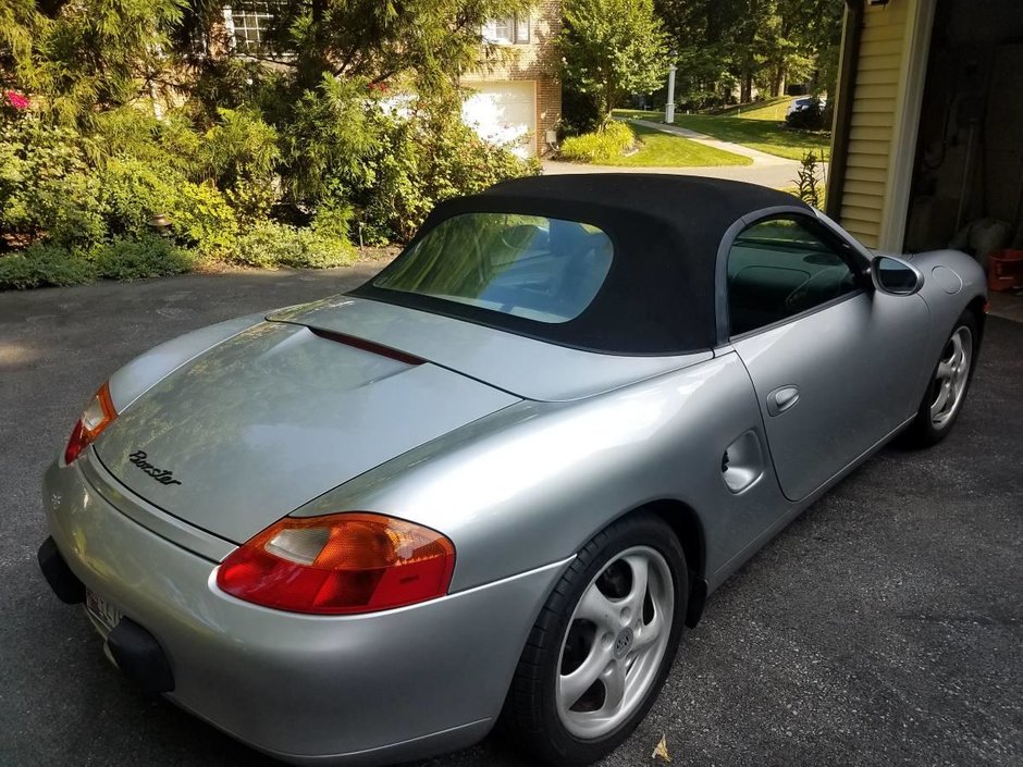 Porsche Boxster la 5.800 de dolari