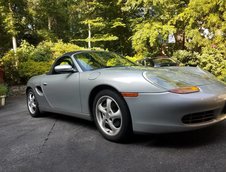 Porsche Boxster la 5.800 de dolari