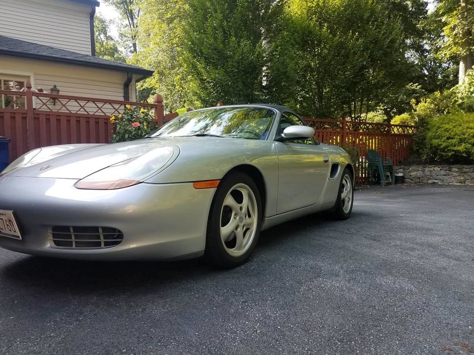 Porsche Boxster la 5.800 de dolari