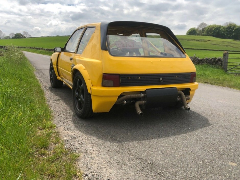 Porsche Boxster transformat in Peugeot 205