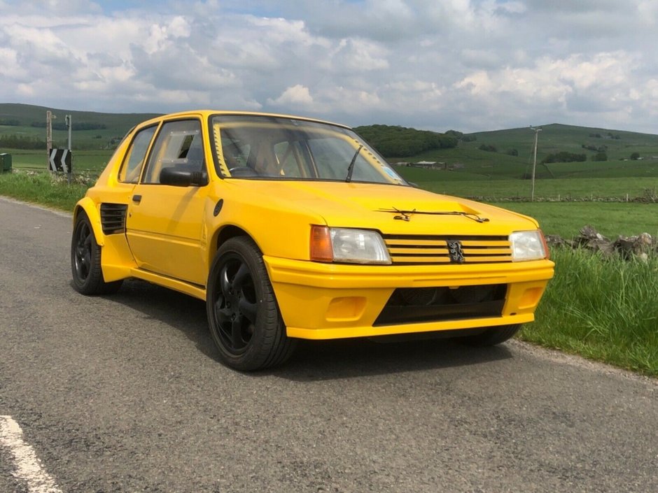 Porsche Boxster transformat in Peugeot 205