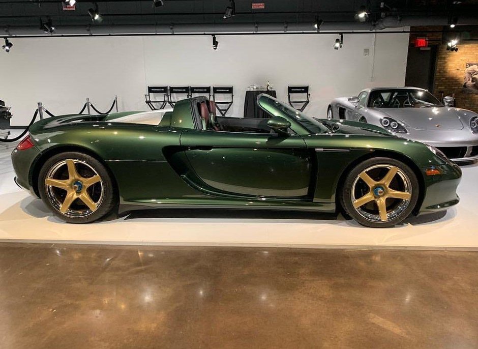 Porsche Carrera GT in Oak Green Metallic