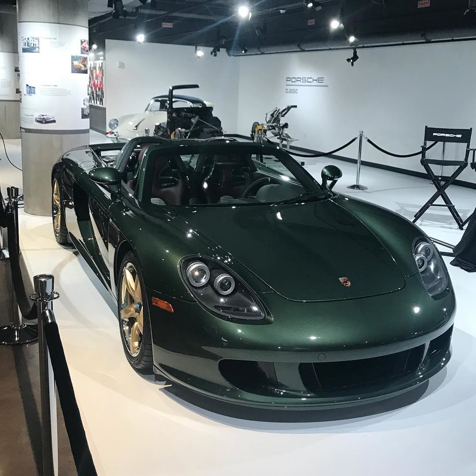 Porsche Carrera GT in Oak Green Metallic