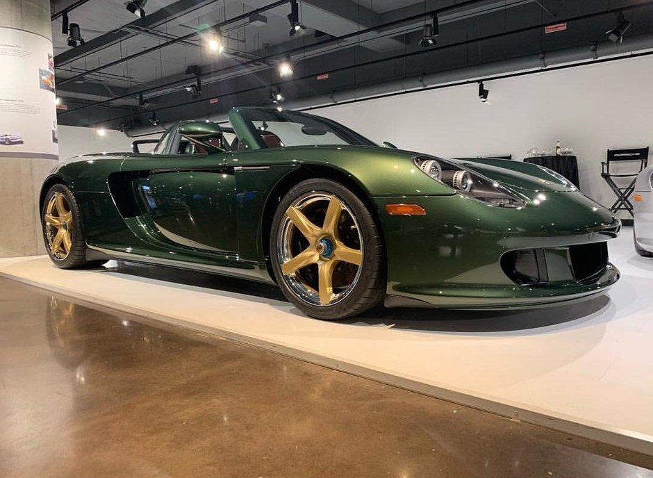 Porsche Carrera GT in Oak Green Metallic