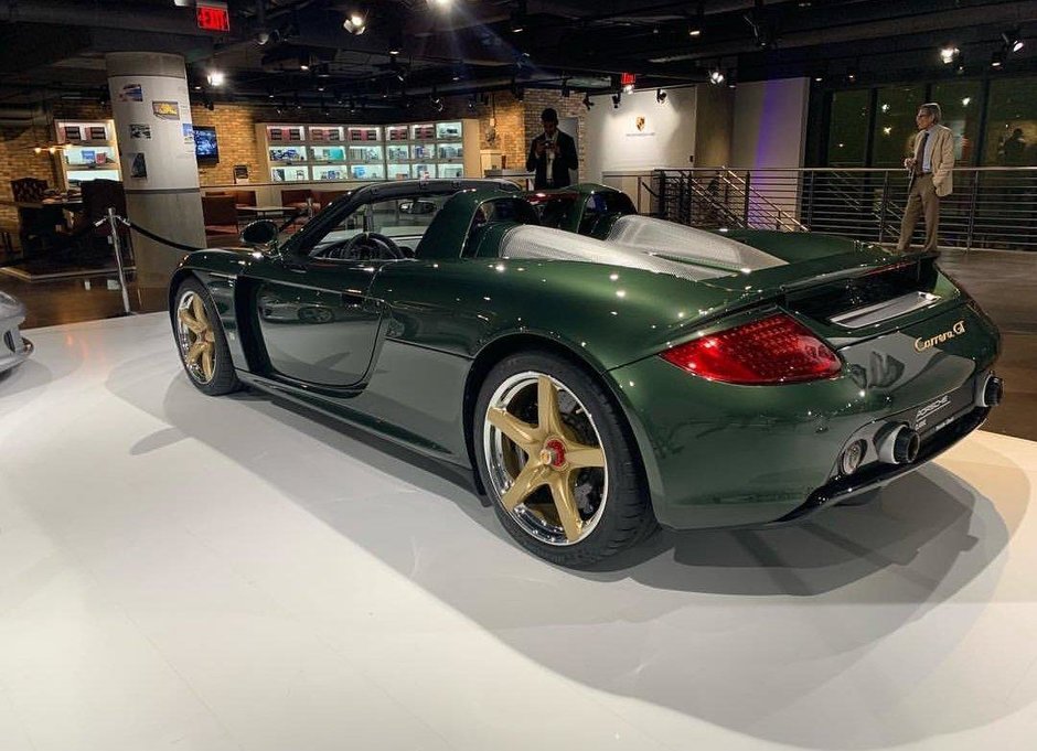 Porsche Carrera GT in Oak Green Metallic