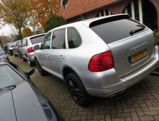 Porsche Cayenne cu 365.000 km la bord