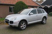 Porsche Cayenne cu 365.000 km la bord