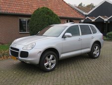 Porsche Cayenne cu 365.000 km la bord