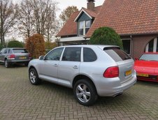 Porsche Cayenne cu 365.000 km la bord