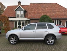 Porsche Cayenne cu 365.000 km la bord