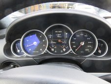 Porsche Cayenne cu 365.000 km la bord