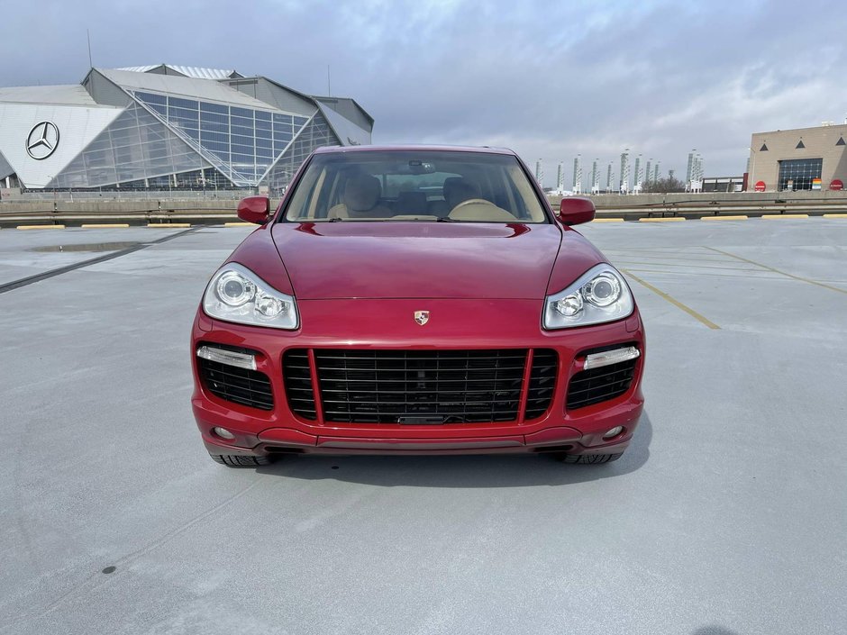 Porsche Cayenne GTS cu transmisie manuala