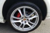 Porsche Cayenne GTS cu transmisie manuala