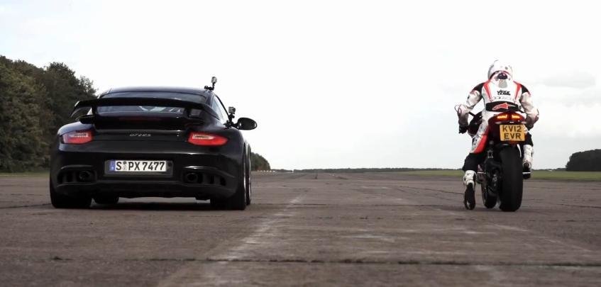 Porsche GT2 RS vs. Ducati Panigale: cursa la peste 320 km/h Porsche GT2 RS vs. Ducati Panigale: cursa la peste 320 km/h