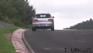 Porsche invata viitorul Macan GTS... cum sa zboare