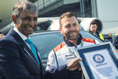 Porsche-le Cayenne tracteaza Airbus-ul A380