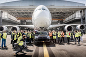 Porsche-le Cayenne tracteaza Airbus-ul A380