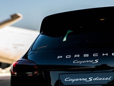 Porsche-le Cayenne tracteaza Airbus-ul A380