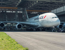 Porsche-le Cayenne tracteaza Airbus-ul A380