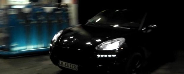 Porsche Macan 2013, surprins necamuflat intr-o benzinarie