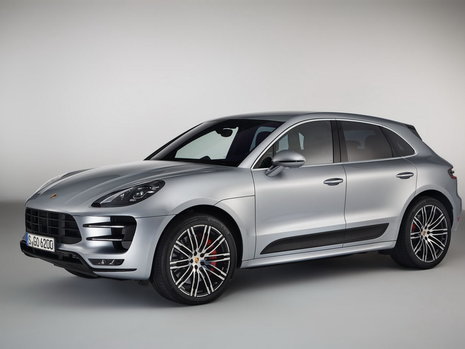 Porsche Macan Turbo cu pachetul Performance