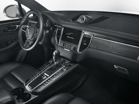 Porsche Macan Turbo cu pachetul Performance