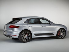 Porsche Macan Turbo cu pachetul Performance