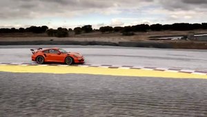 Porsche ne arata in actiune noile 911 GT3 RS si Cayman GT4