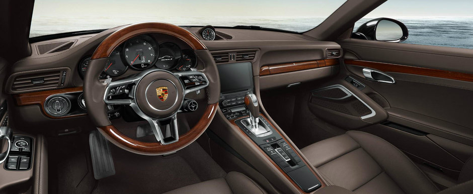 Porsche ne propune un 911 Cabrio cu interior... din lemn