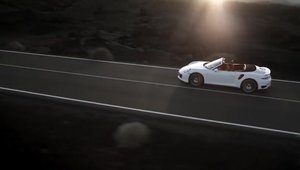 Porsche prezinta in actiune si detaliu noul 911 Turbo Cabriolet