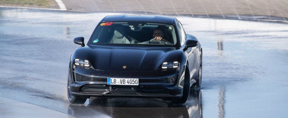Porsche Taycan a parcurs peste 42 de kilometri in DRIFT si a intrat in Cartea Recordurilor Porsche Taycan a parcurs peste 42 de kilometri in DRIFT si a intrat in Cartea Recordurilor
