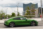 Porsche Taycan Turbo si Turbo S