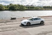 Porsche Taycan Turbo si Turbo S