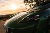 Porsche Taycan Turbo si Turbo S