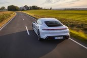 Porsche Taycan Turbo si Turbo S