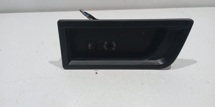 Port USB/AUX 9207358 BMW Seria 4 F32/F33/F36 [2013 - 2017]