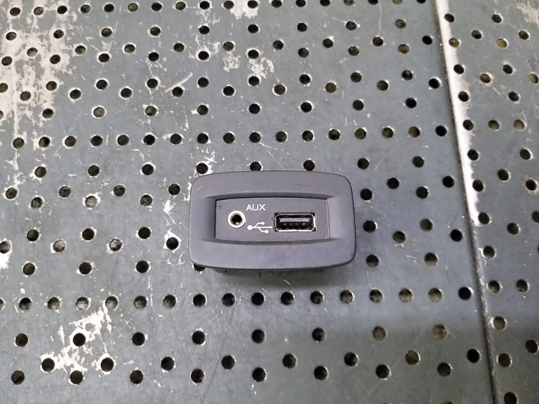 Port usb aux renault scenic 3 280230006r