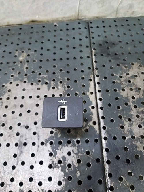 Port usb ford puma j2k cf7 hs7t14f014ae