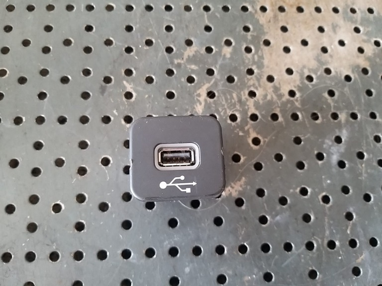 Port usb jeep renegade bu 735600659