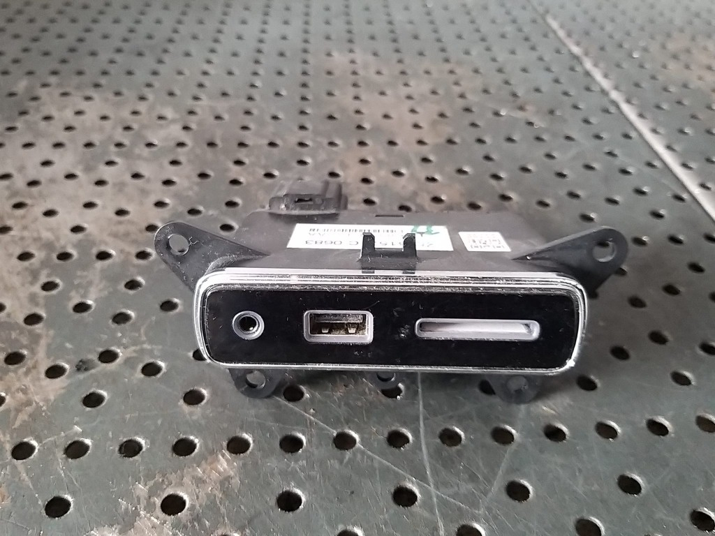 Port usb sd jeep grand cherokee 4 wk wk2 68141322aa