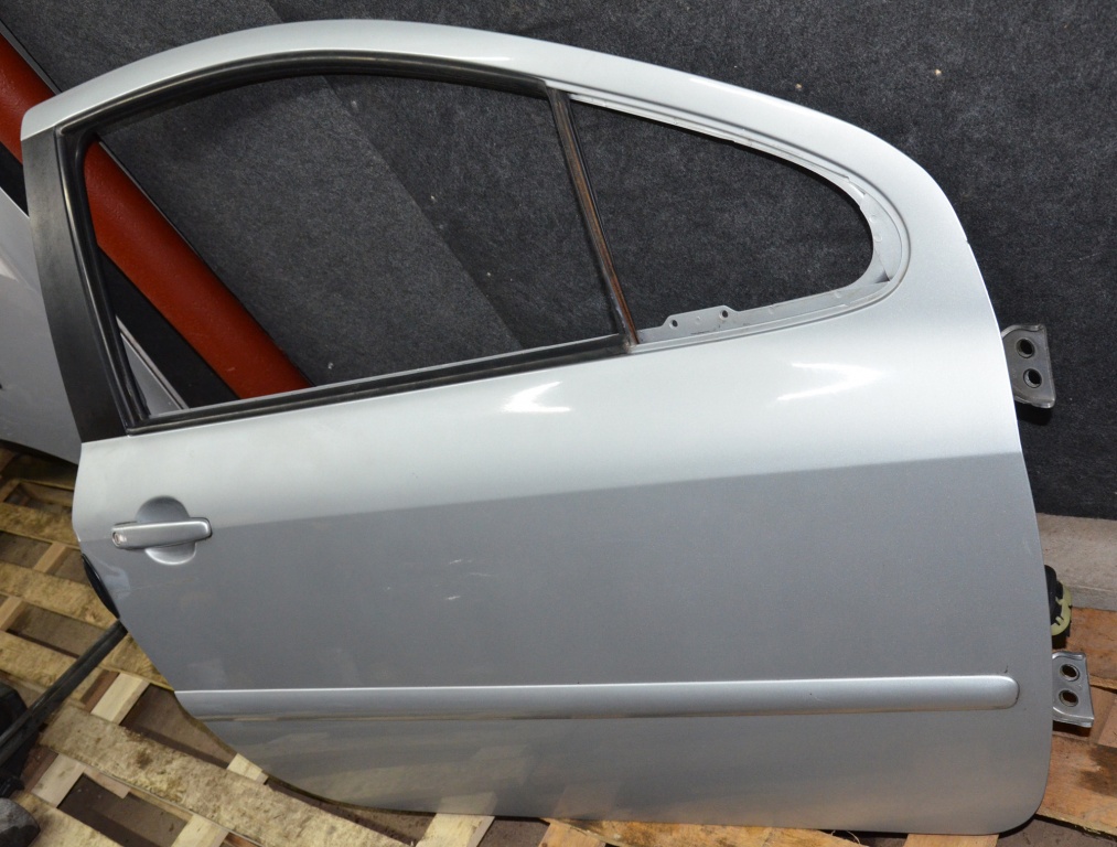 Portiera usa dreapta fata goala Peugeot 307 2000 - 2005 gri metalizat