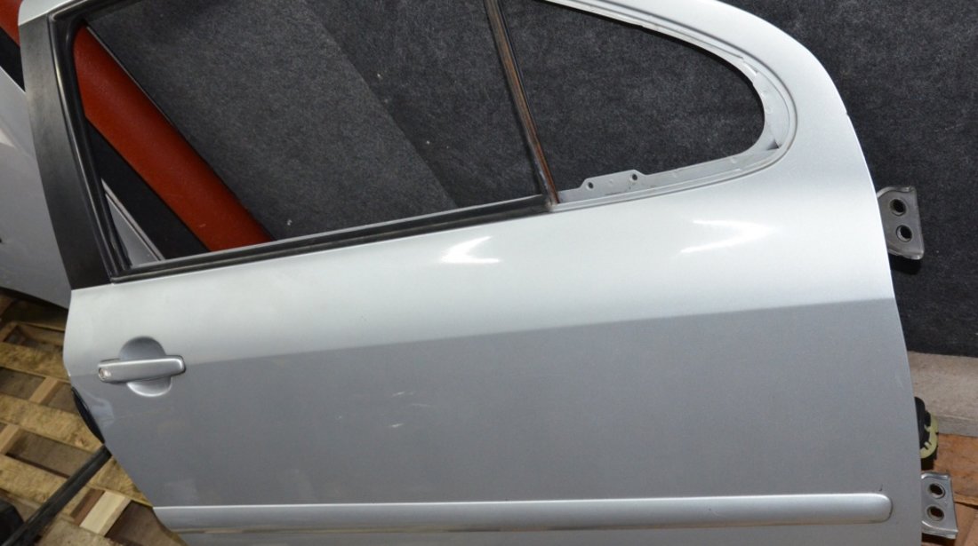 Portiera usa dreapta fata goala Peugeot 307 2000 - 2005 gri metalizat