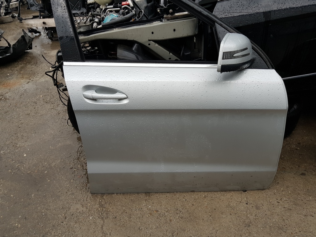 Portiera usa dreapta fata pentru Mercedes M-Class ML W166
