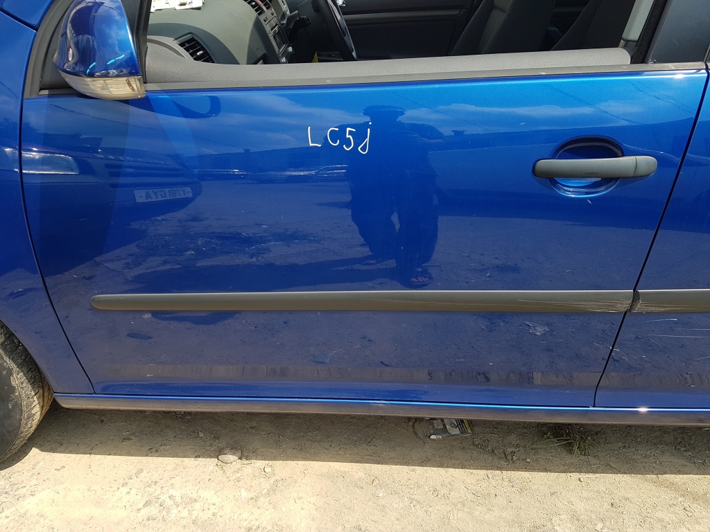 Portiera / Usa Stanga Fata VW Golf 5 Hatchback cod culoare LC5J